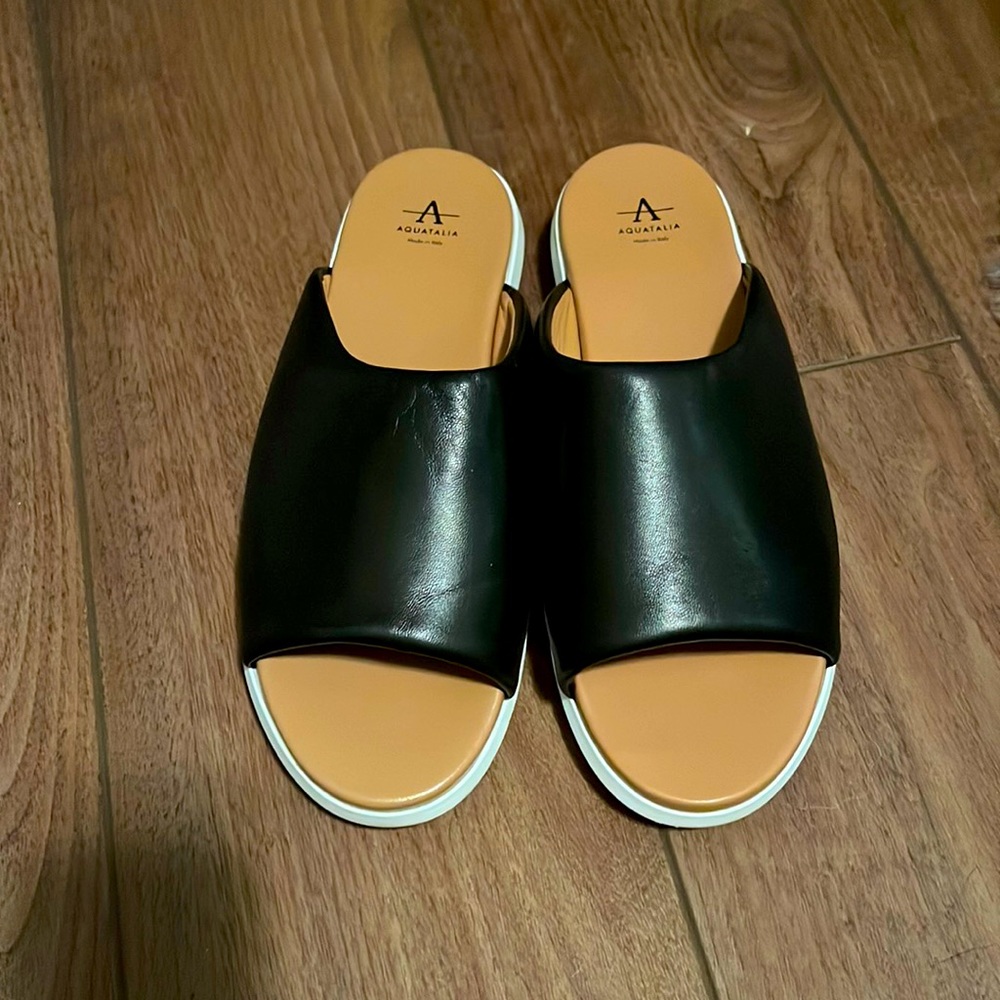 Aquatalia women’s leather slides size 11